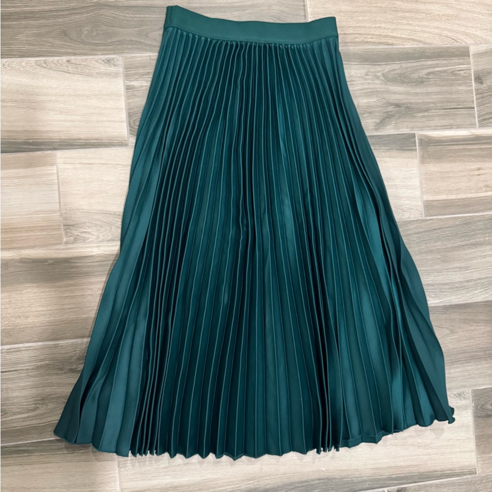 H&M satin pleated skirt